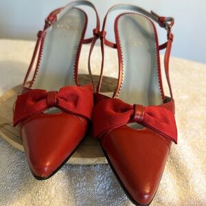 BCBG PARIS RED Sling Back very loved mid Heel shoe w classy bow Size 8.5